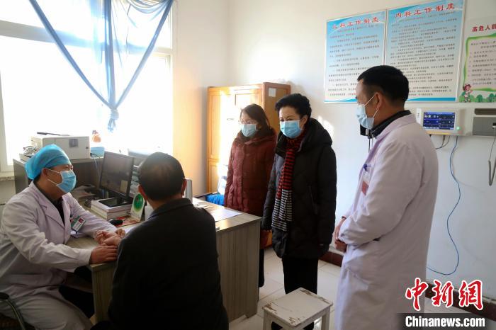 全國政協(xié)委員戴秀英：村醫(yī)越來越少，出路在哪？