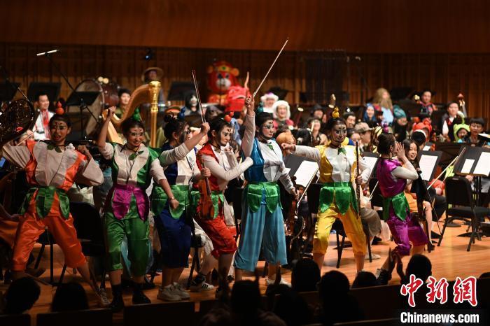 “音樂奇妙夜”西安上演歌者、樂手化身“卡通人”