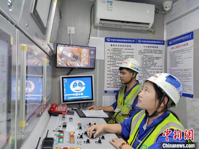 中國最大水壓、最大埋深海底隧道工程建設(shè)快速推進(jìn)