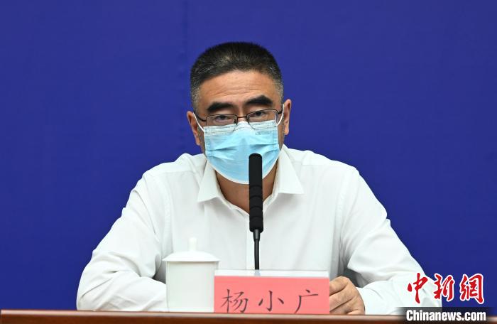 成都市政府副秘書長、市衛(wèi)健委主任楊小廣?！“苍?攝