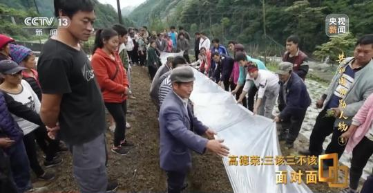 面對面丨“路就在腳下！” 這里的村民日子越過越幸福