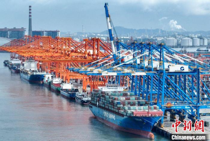 圖為北部灣港欽州自動(dòng)化集裝箱碼頭?！“綆洸?攝