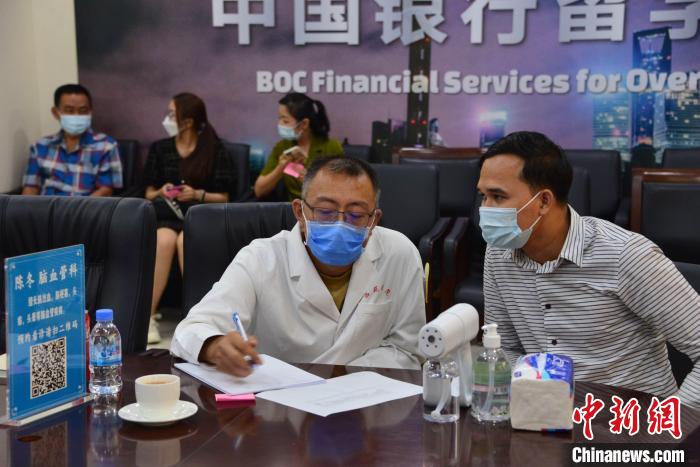 活動現(xiàn)場?！∮嘞娆B 攝