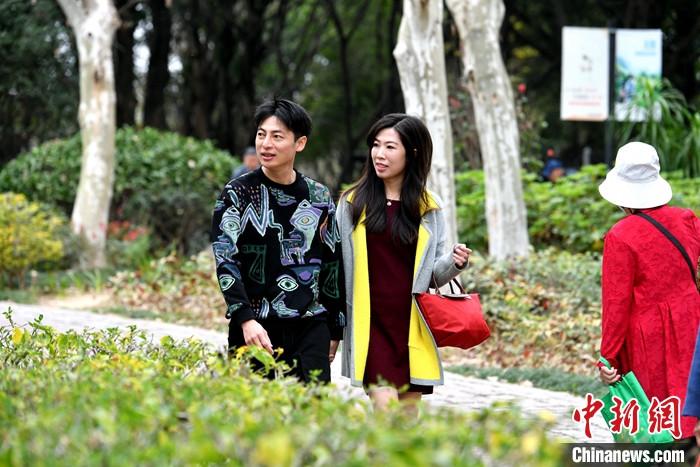 圖為3月15日，張家豪(左)與林佳臻在福建福州金山公園游玩。 <a target='_blank' href='/'><p  align=