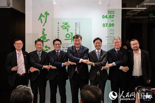 第十四屆光州雙年展中國(guó)館開幕式7日在韓國(guó)光州隱巖美術(shù)館舉行。人民網(wǎng)記者 馬菲攝