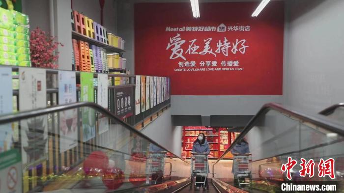 美特好從一家不足百平方米小店，一路發(fā)展成華北零售業(yè)領(lǐng)軍企業(yè)、中國百強(qiáng)商業(yè)連鎖集團(tuán)、中國零售500強(qiáng)?！∠蛏?攝