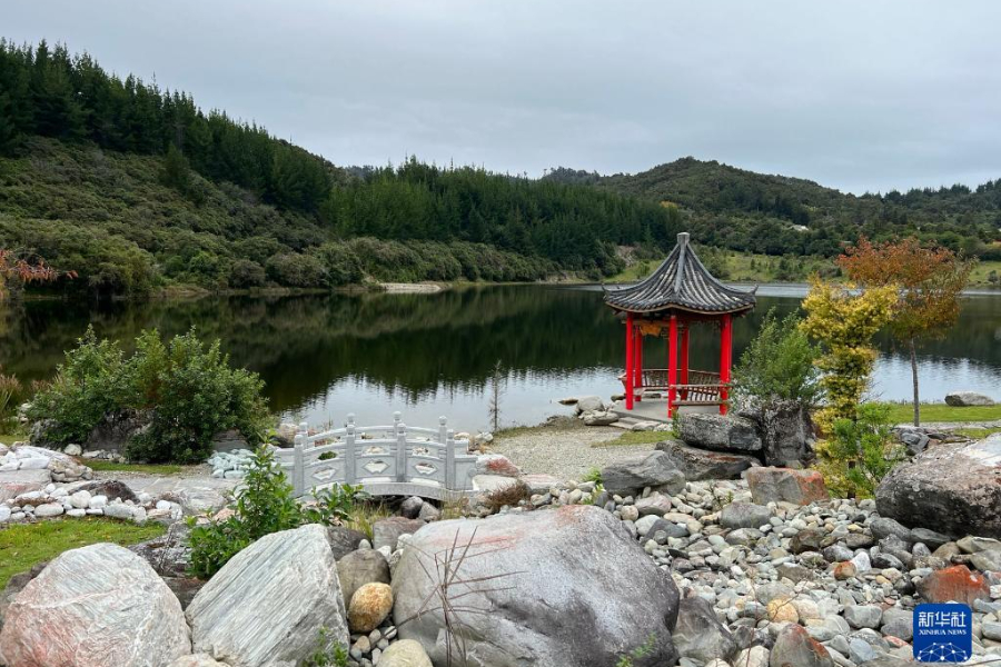 這是4月29日拍攝的新西蘭羅斯華人淘金紀(jì)念公園一角。新華社發(fā)（沃爾特 攝）