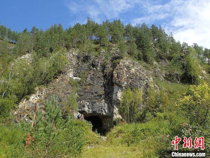 丹尼索瓦洞的入口(圖片來自Richard G. Roberts)?！∈┢樟指瘛ぷ匀?供圖