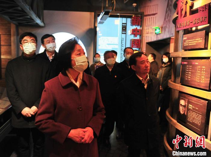 臺盟中央主席蘇輝近日率調(diào)研組赴吉林開展重點考察調(diào)研。圖為在長影舊址博物館考察吉林特色文化產(chǎn)業(yè)發(fā)展?！「啐埌?攝