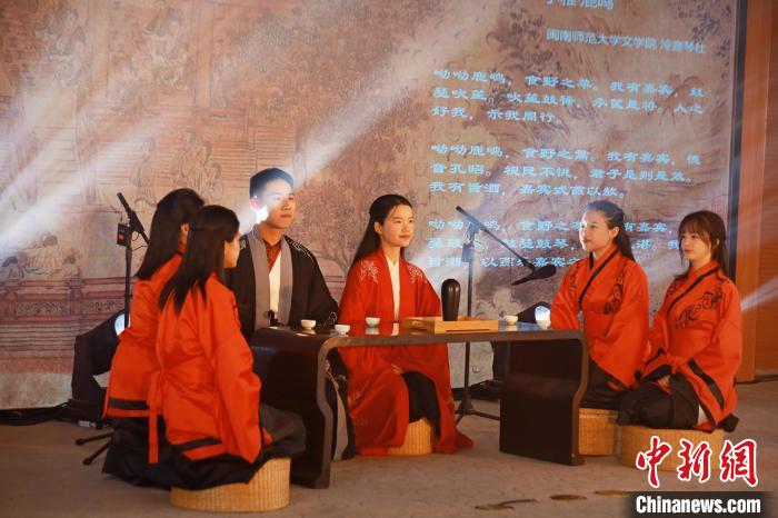 2023年閩南詩歌節(jié)開幕式暨詩歌朗誦會(huì)現(xiàn)場。　閩南師范大學(xué)供圖