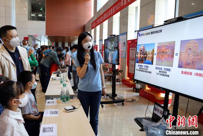 中科院自動化所“自動化之光”公眾科學(xué)日活動現(xiàn)場?！≈锌圃鹤詣踊?供圖