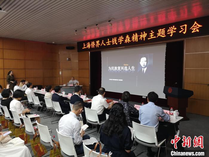 上海交通大學(xué)錢學(xué)森圖書館館長、錢學(xué)森之子錢永剛以“為民族復(fù)興選人生”為題作專題報告?！》队畋?攝