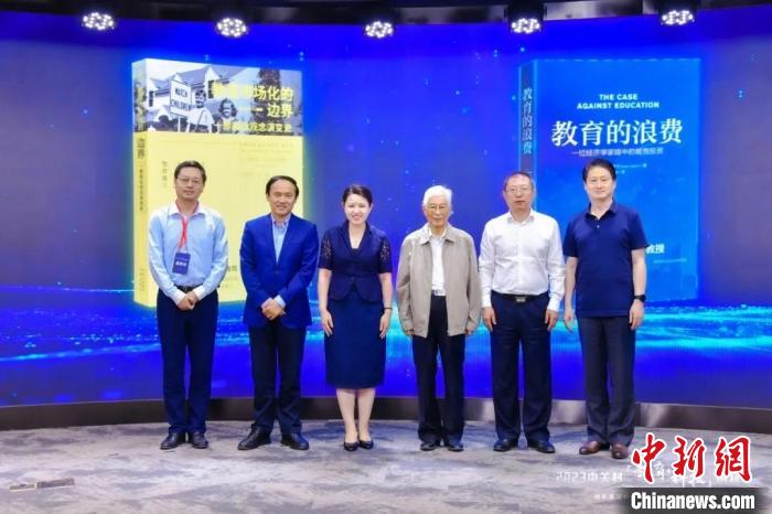 數(shù)智時代教育面臨怎樣的新機遇？專家：積極挖潛創(chuàng)新、謹(jǐn)慎應(yīng)對挑戰(zhàn)