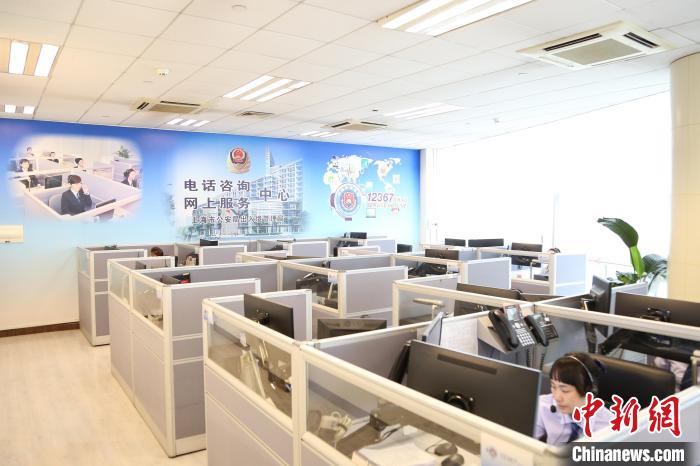 警方表示，自2023年1月9日至5月31日，上海出入境12367服務平臺還累計接處來電超15萬通?！∩虾Ｊ泄簿止﹫D