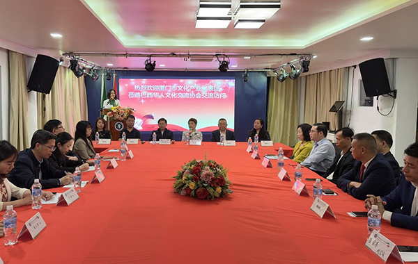 當(dāng)?shù)貢r(shí)間6月11日，由廈門市委常委、宣傳部部長(zhǎng)吳子?xùn)|率領(lǐng)的廈門市文化產(chǎn)業(yè)代表團(tuán)來(lái)到巴西華人文化交流協(xié)會(huì)會(huì)館交流訪問(wèn)，與里約熱內(nèi)盧僑界舉行座談。謝照攝