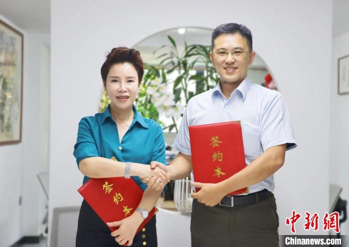 簽署“融情·同心”寧臺(tái)建筑師驛站共建協(xié)議。　吳允杰 攝