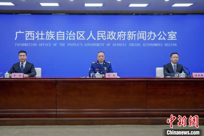 圖為發(fā)布會現(xiàn)場?！⊥跻哉?攝