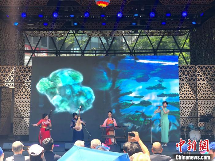 開幕式上舞臺展演之一《水龍吟》?！≈袊v東京旅游辦事處供圖