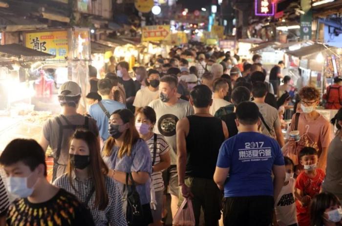 冰粉、雙皮奶、螺螄粉……臺網(wǎng)友發(fā)帖：臺灣街頭越來越多大陸小吃