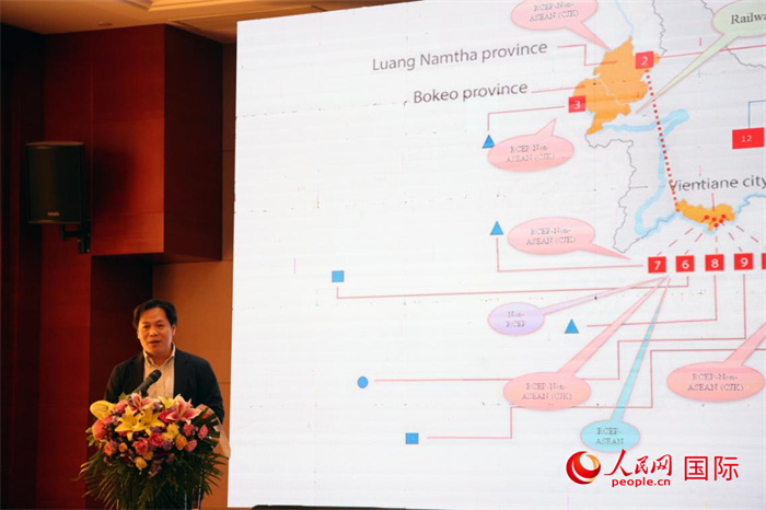 老撾計(jì)劃與投資部發(fā)展研究院院長史提羅斯·拉斯福尼在活動(dòng)現(xiàn)場發(fā)言。人民網(wǎng)記者楊一攝