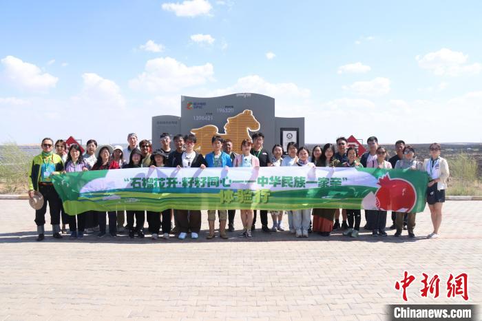 圖為臺胞體驗(yàn)大美內(nèi)蒙古?！⊥袐I供圖