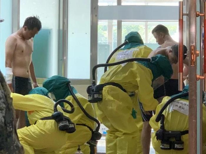 圖為臺(tái)灣漢光演習(xí)模擬官兵遭受生物戰(zhàn)劑攻擊，送往醫(yī)院就醫(yī)。圖片來(lái)源：臺(tái)灣《聯(lián)合報(bào)》 徐白櫻 翻攝