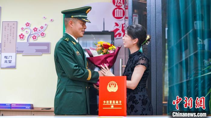 軍功章有你的一半?！堦愑?攝