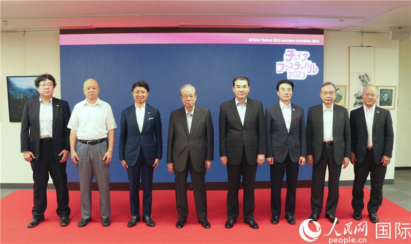 主辦方代表合影。人民網(wǎng) 許可攝