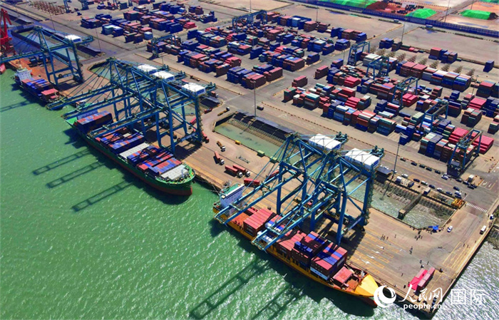 黃驊港綜合港區(qū)航拍圖。人民網(wǎng) 周博攝