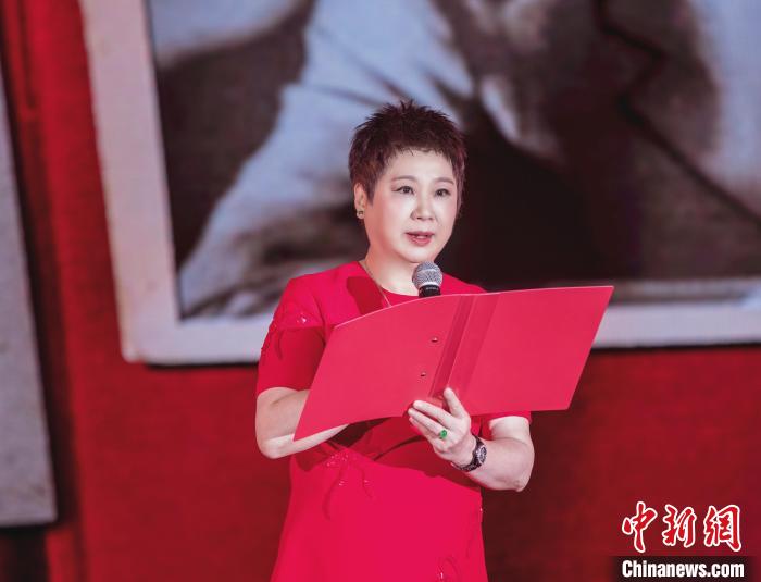 7月16日，榮智豐在2023年上海統(tǒng)戰(zhàn)文化周開幕活動中朗誦《與統(tǒng)戰(zhàn)先輩的時空對話》?！堦?攝