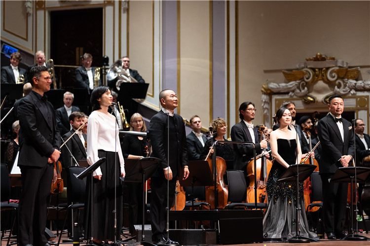 圖片說明： 8月5日，2023愛丁堡國際藝術(shù)節(jié)開幕式音樂會《慈悲頌》的演出現(xiàn)場。照片由藝術(shù)節(jié)組委會提供