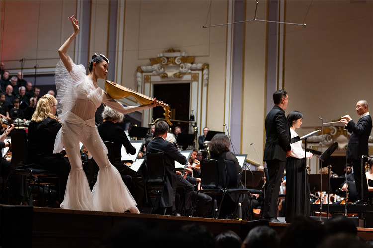 圖8月5日，2023愛丁堡國際藝術(shù)節(jié)開幕式音樂會《慈悲頌》的演出現(xiàn)場。藝術(shù)節(jié)組委會供圖