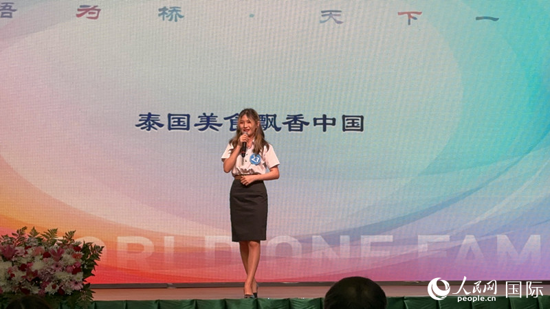 榮獲世界大學(xué)生中文比賽亞洲冠軍的泰國選手。人民網(wǎng)記者 孫廣勇攝