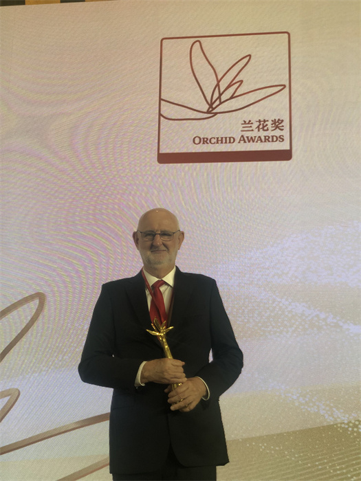 保利諾教授在頒獎(jiǎng)典禮現(xiàn)場(chǎng)。 巴西圣保羅州立大學(xué)孔子學(xué)院供圖。