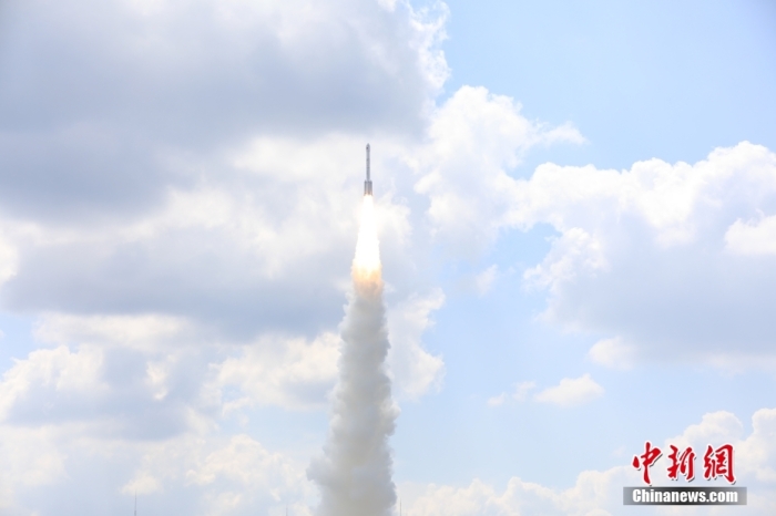 北京時間 2023年9月10日12時30分，中國在太原衛(wèi)星發(fā)射中心使用長征六號改運載火箭，成功將遙感四十號衛(wèi)星發(fā)射升空，衛(wèi)星順利進入預定軌道，發(fā)射任務(wù)獲得圓滿成功。該衛(wèi)星主要用于開展電磁環(huán)境探測及相關(guān)技術(shù)試驗。此次任務(wù)是長征系列運載火箭第487次飛行。王曉虎 攝