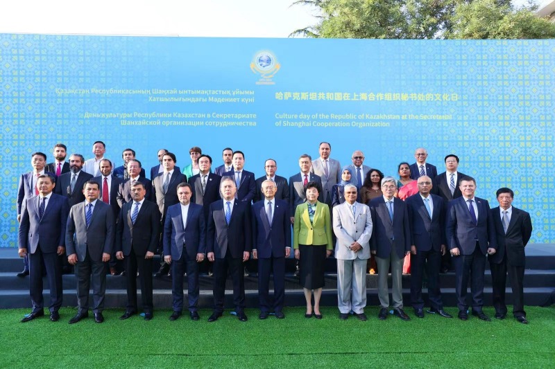 活動現(xiàn)場來賓合影留念。主辦方供圖