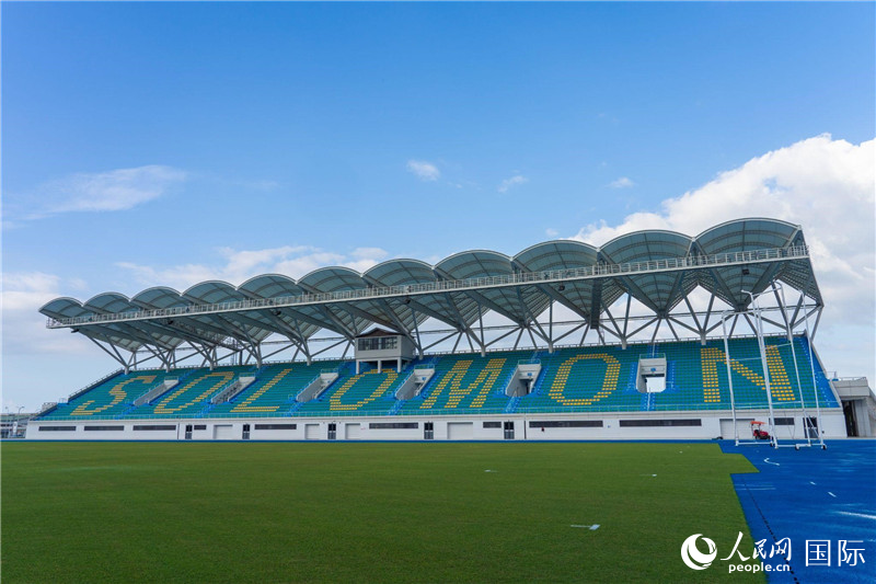 2023年9月12日，位于所羅門群島首都霍尼亞拉的由中土公司承建的中國援所羅門群島2023年太平洋運(yùn)動(dòng)會(huì)體育場(chǎng)館。人民網(wǎng) 賀吉攝