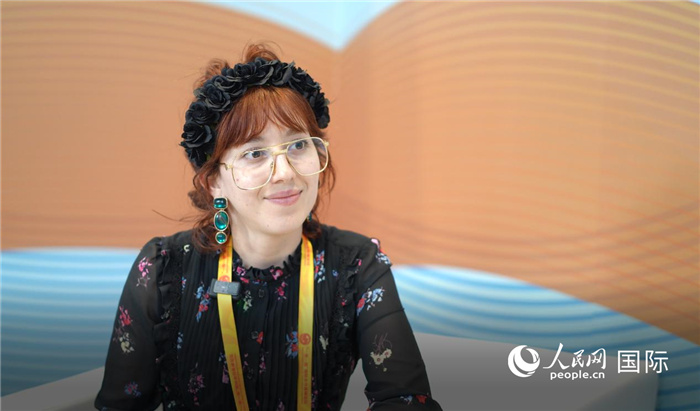 烏拉圭《共和國報》記者瓦倫蒂娜·加西亞接受人民網(wǎng)記者采訪。人民網(wǎng)記者 王天樂攝