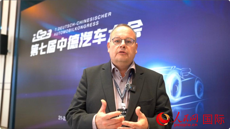 薩爾州經(jīng)濟(jì)發(fā)展局局長斯特凡·施魏策爾接受人民網(wǎng)采訪。人民網(wǎng) 劉動攝