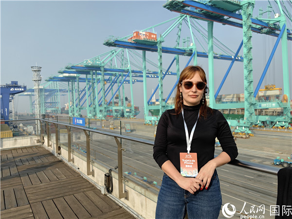 阿根廷公共電視臺(tái)記者萊蒂西亞接受采訪。人民網(wǎng)記者 符園園攝