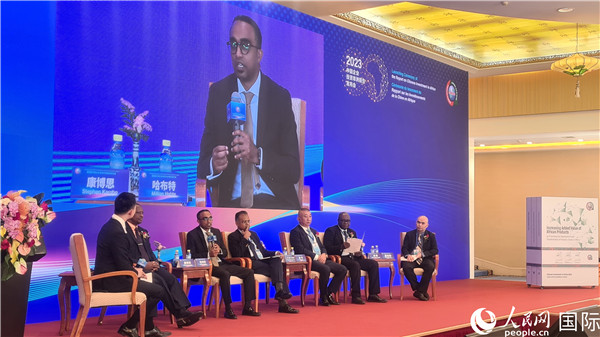 與會(huì)嘉賓展開(kāi)座談。人民網(wǎng)記者 萬(wàn)宇攝