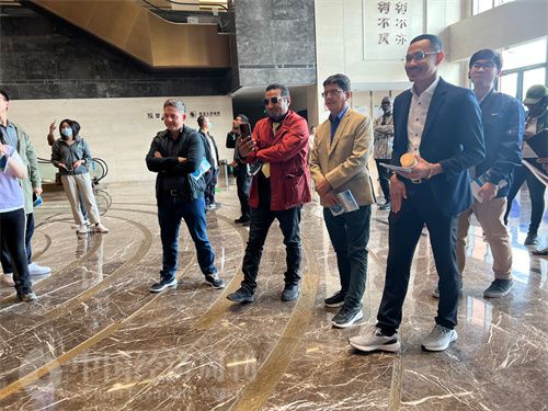   （外媒記者參觀中國(guó)藥都中醫(yī)藥博物館。中國(guó)經(jīng)濟(jì)周刊記者 郭志強(qiáng) 攝）