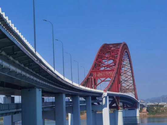 　　清水塘大橋側(cè)面。本報(bào)記者 常雯宜攝