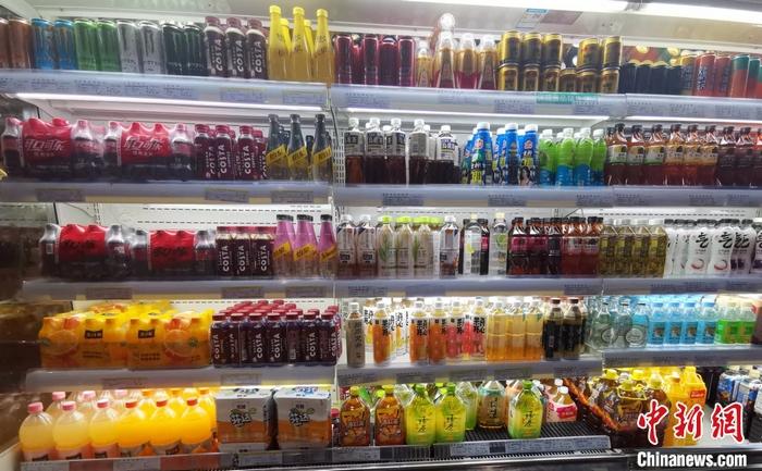 某超市的飲料區(qū)。 <a target='_blank' href='/' ><p  align=