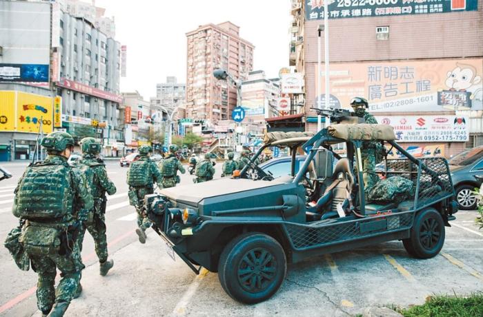 圖為2021年臺陸軍特種作戰(zhàn)指揮部在演習(xí)。圖片來源：臺灣《中國時報》。