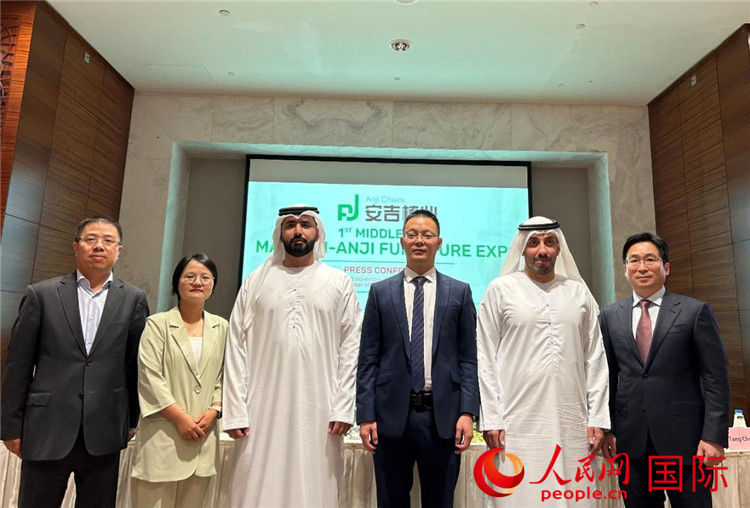 圖為與會(huì)嘉賓合影。人民網(wǎng) 閆夢(mèng)攝