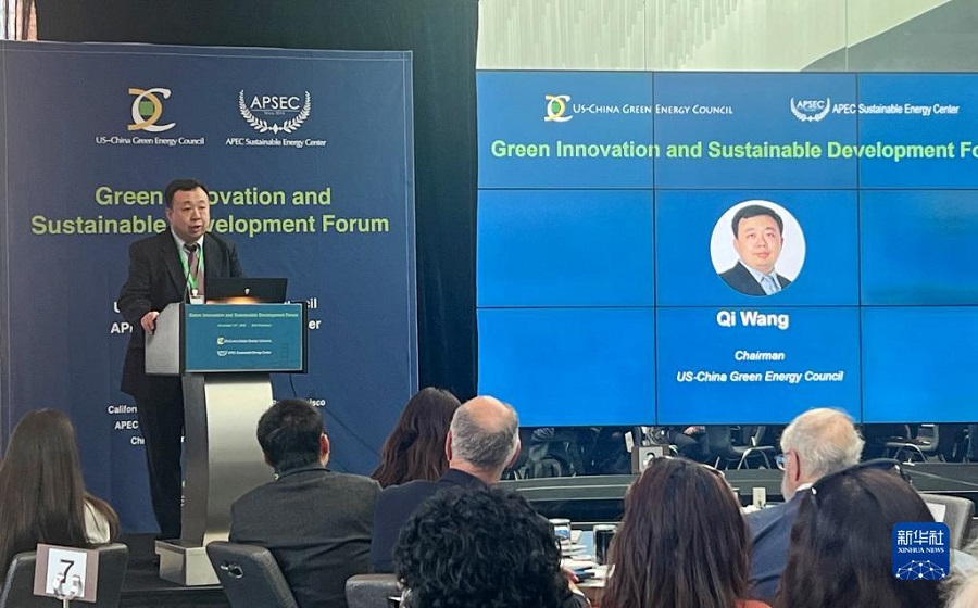 11月13日，美中綠色能源促進會會長王麒在舊金山舉行的“綠色創(chuàng)新與可持續(xù)發(fā)展論壇”上發(fā)言。新華社記者 譚晶晶 攝