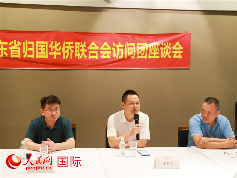 中國駐里約總領(lǐng)館副總領(lǐng)事王尉育（中）在座談會上致辭。人民網(wǎng)記者 陳海琪攝