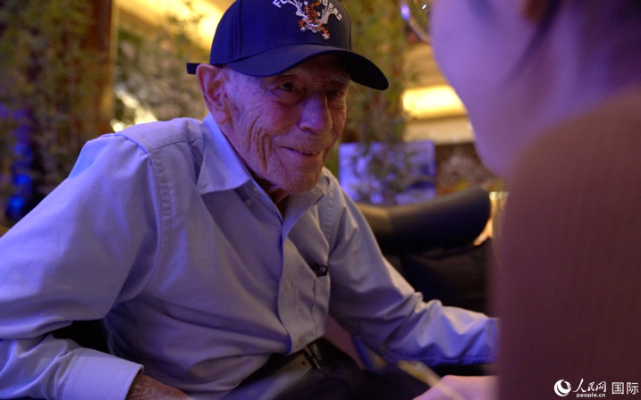 飛虎隊老兵哈里·莫耶接受人民網專訪。 人民網 張文捷攝