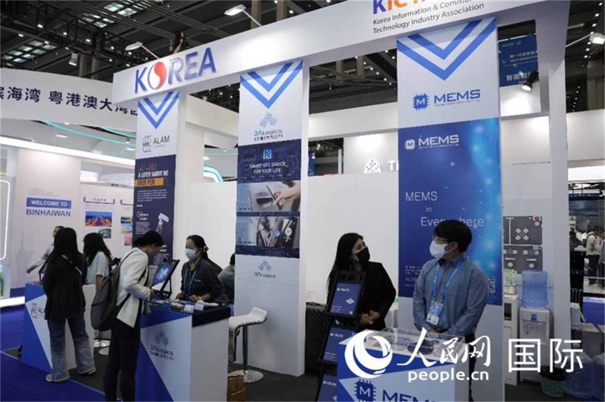 第二十五屆中國國際高新技術(shù)成果交易會15日在深圳開幕，圖為韓國企業(yè)展臺（人民網(wǎng)記者 魯揚攝）